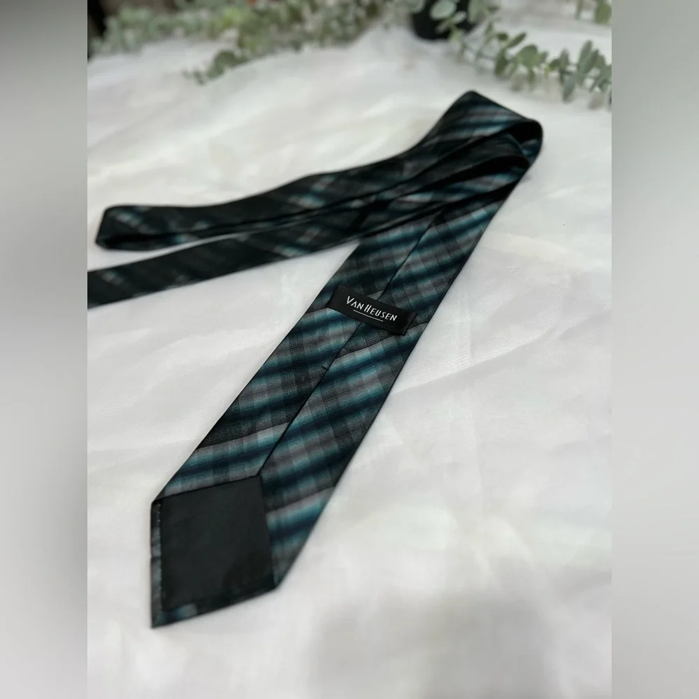 Van Heusen Blue Striped Diamond Pattern Silk Tie
